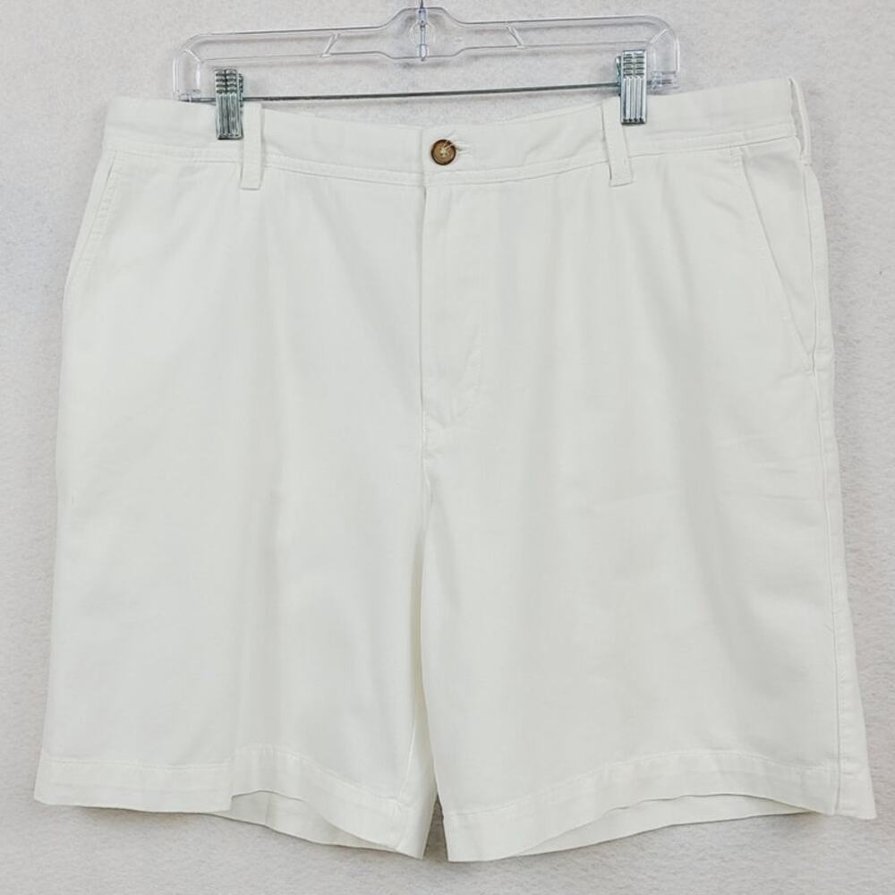 Izod Men's Shorts, White, Size 38, EUC